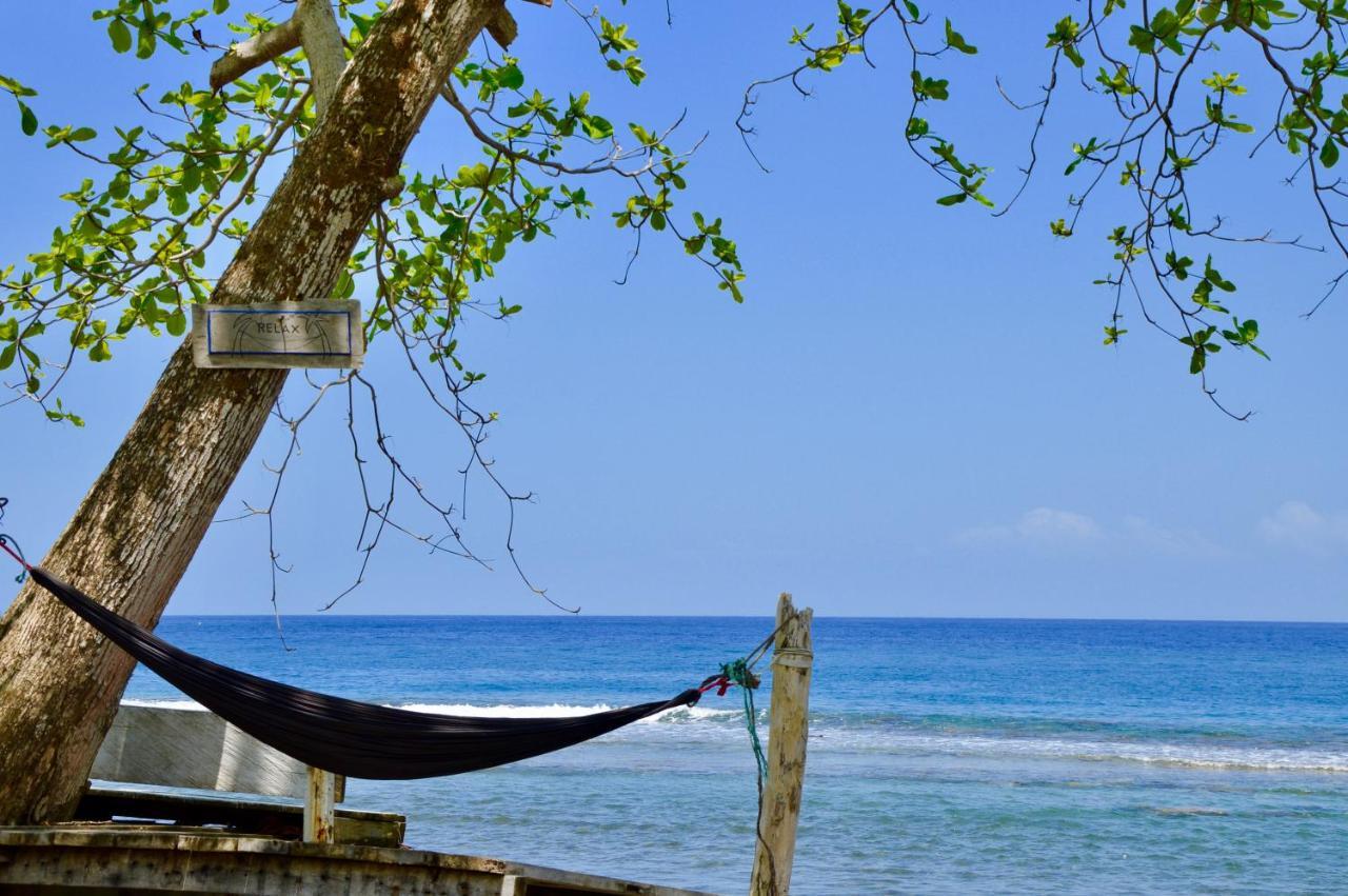 Pristine Paradise Dive Resort Una Una Pulau Unauna Esterno foto