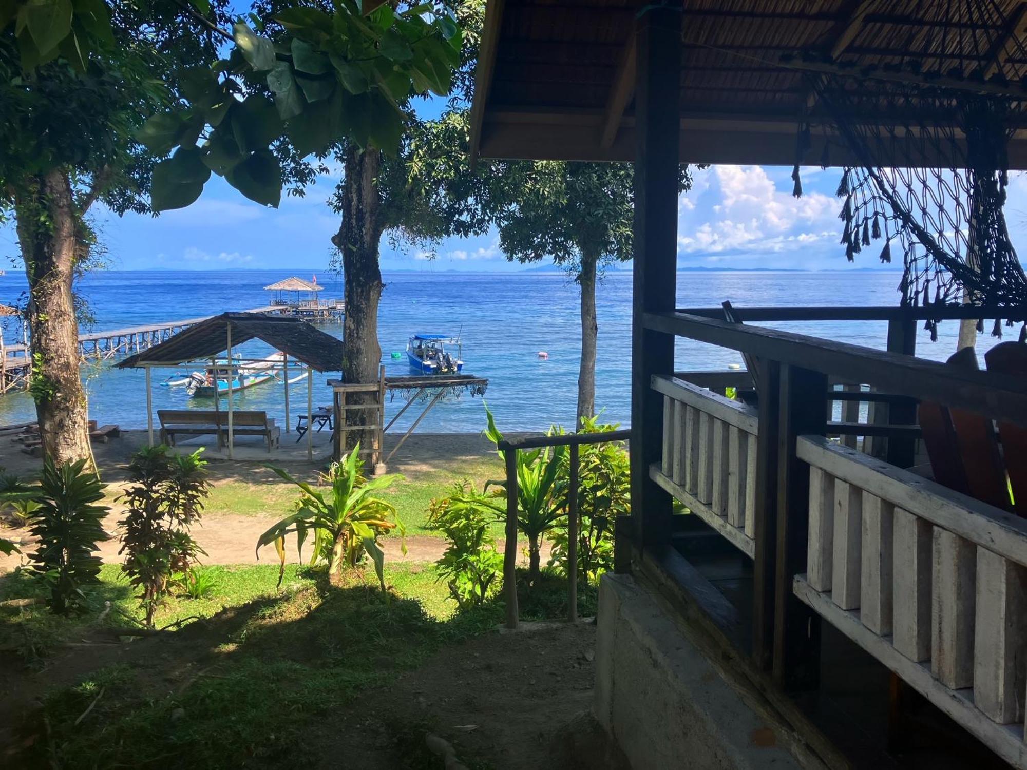 Pristine Paradise Dive Resort Una Una Pulau Unauna Esterno foto