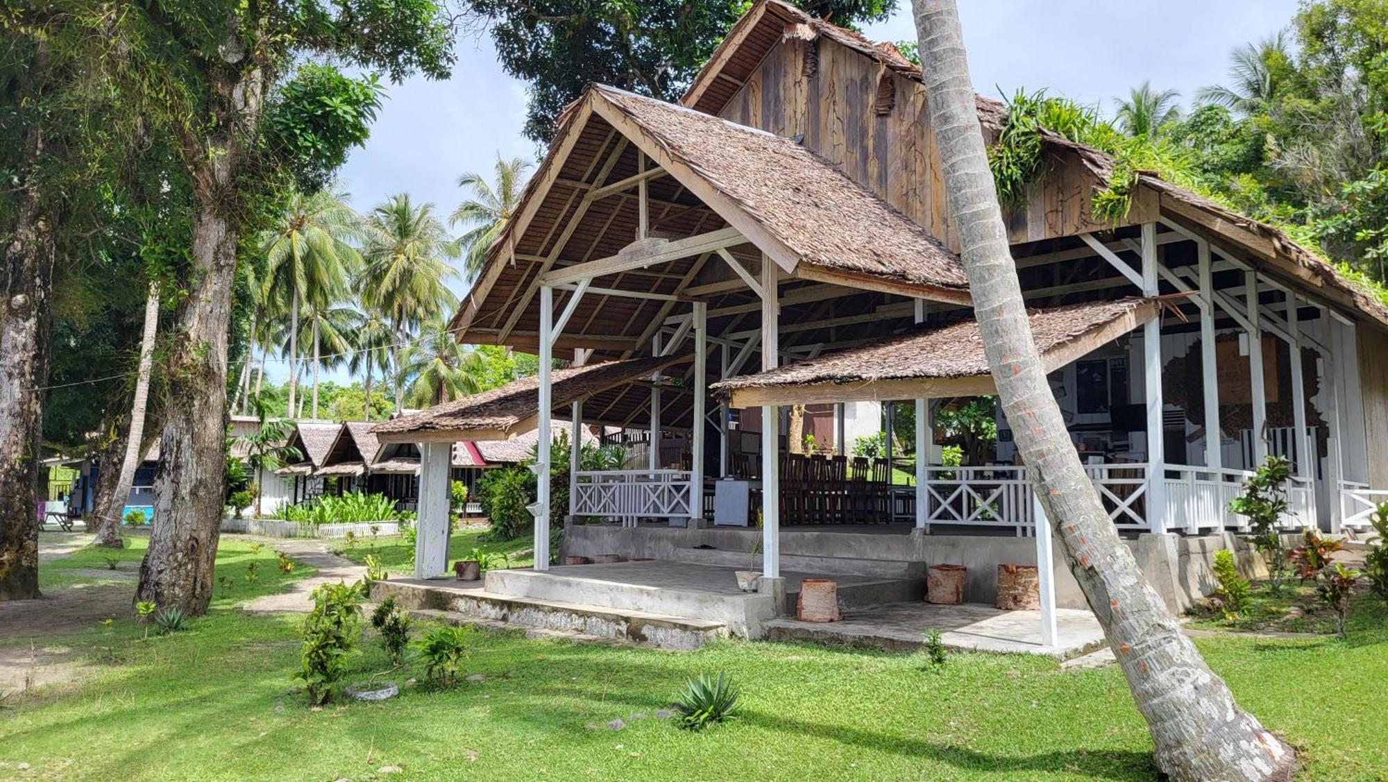 Pristine Paradise Dive Resort Una Una Pulau Unauna Esterno foto